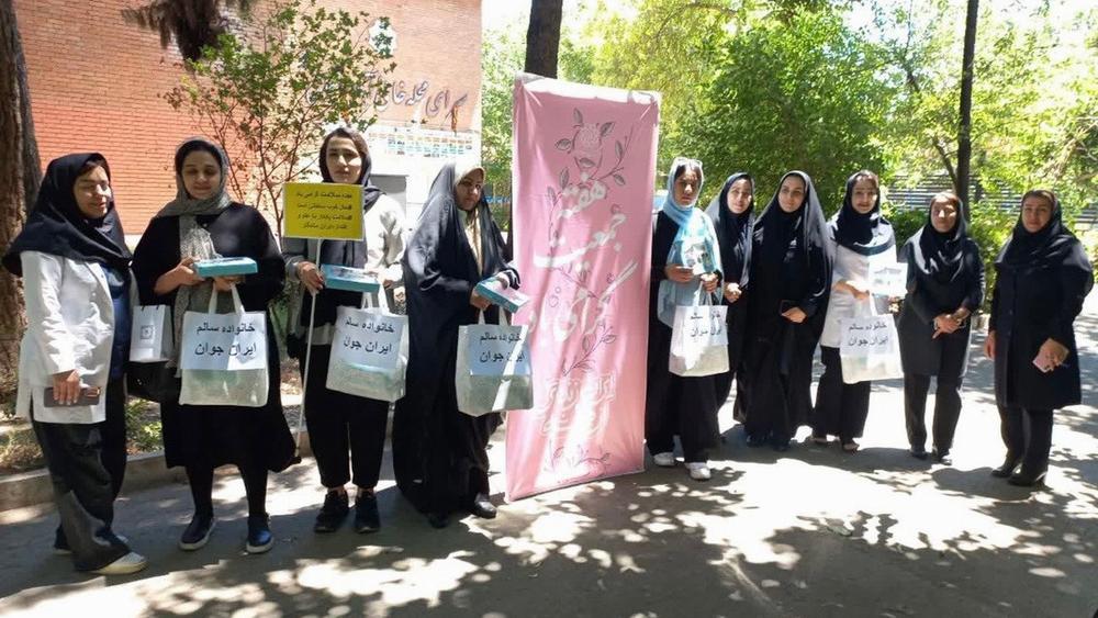 تجلیل از مقام مادران به مناسبت هفته ملی جمعیت در مرکز بهداشت جنوب تهران